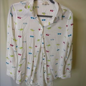 Light summer button up with sunglasses